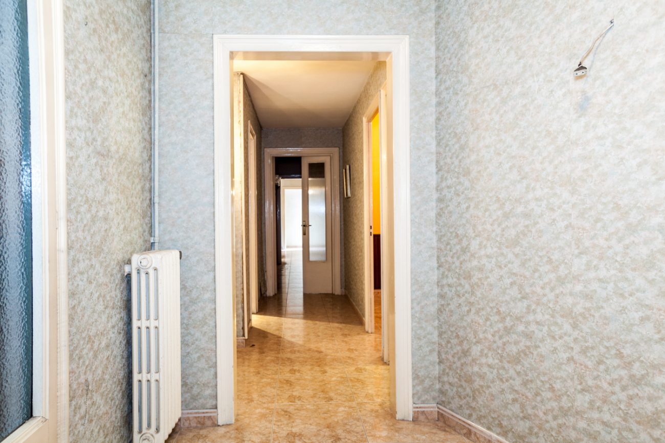 Flat to be restored for sale, great investment opportunity
