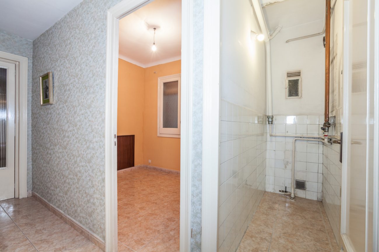 Flat to be restored for sale, great investment opportunity