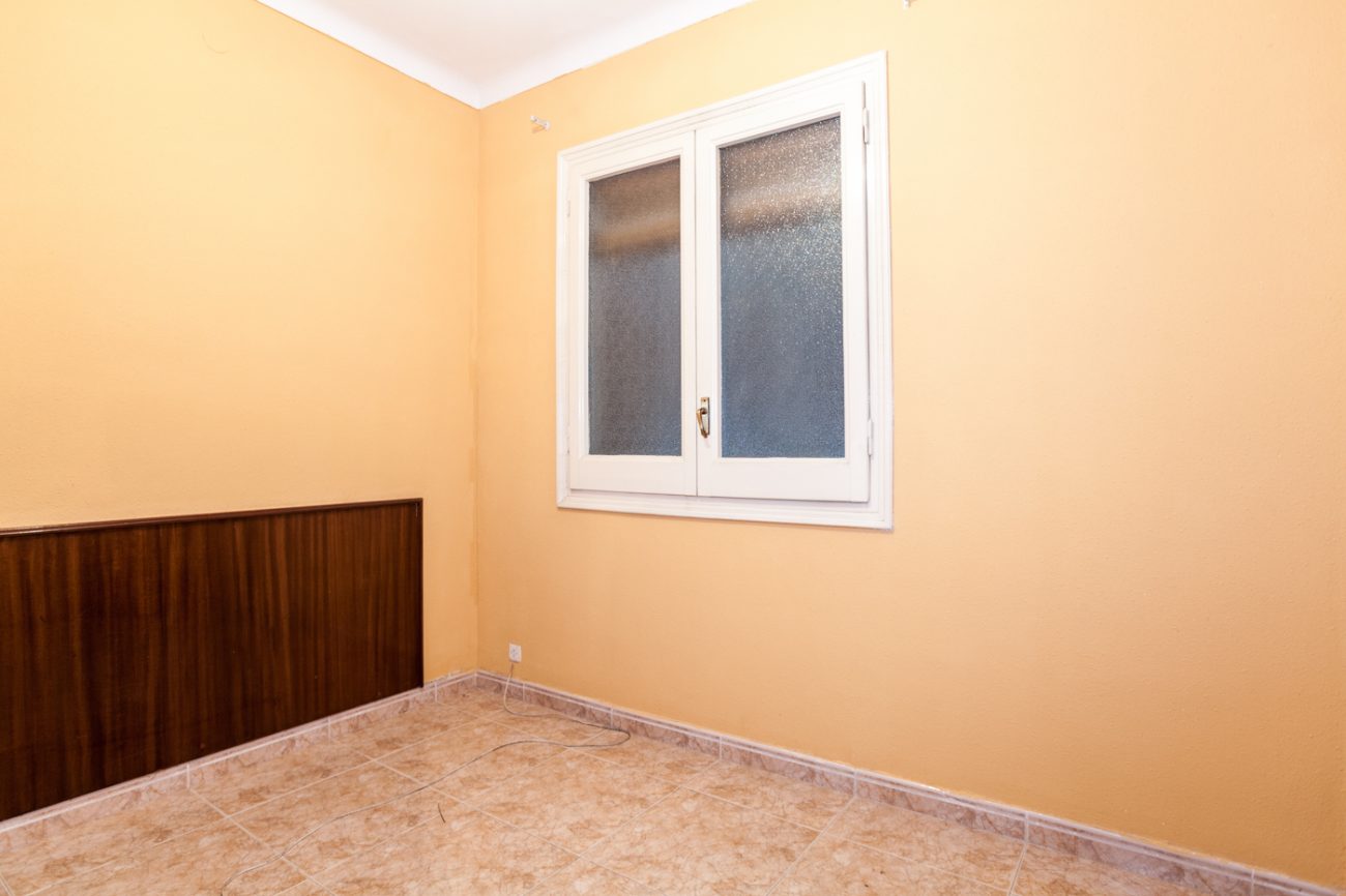 Flat to be restored for sale, great investment opportunity