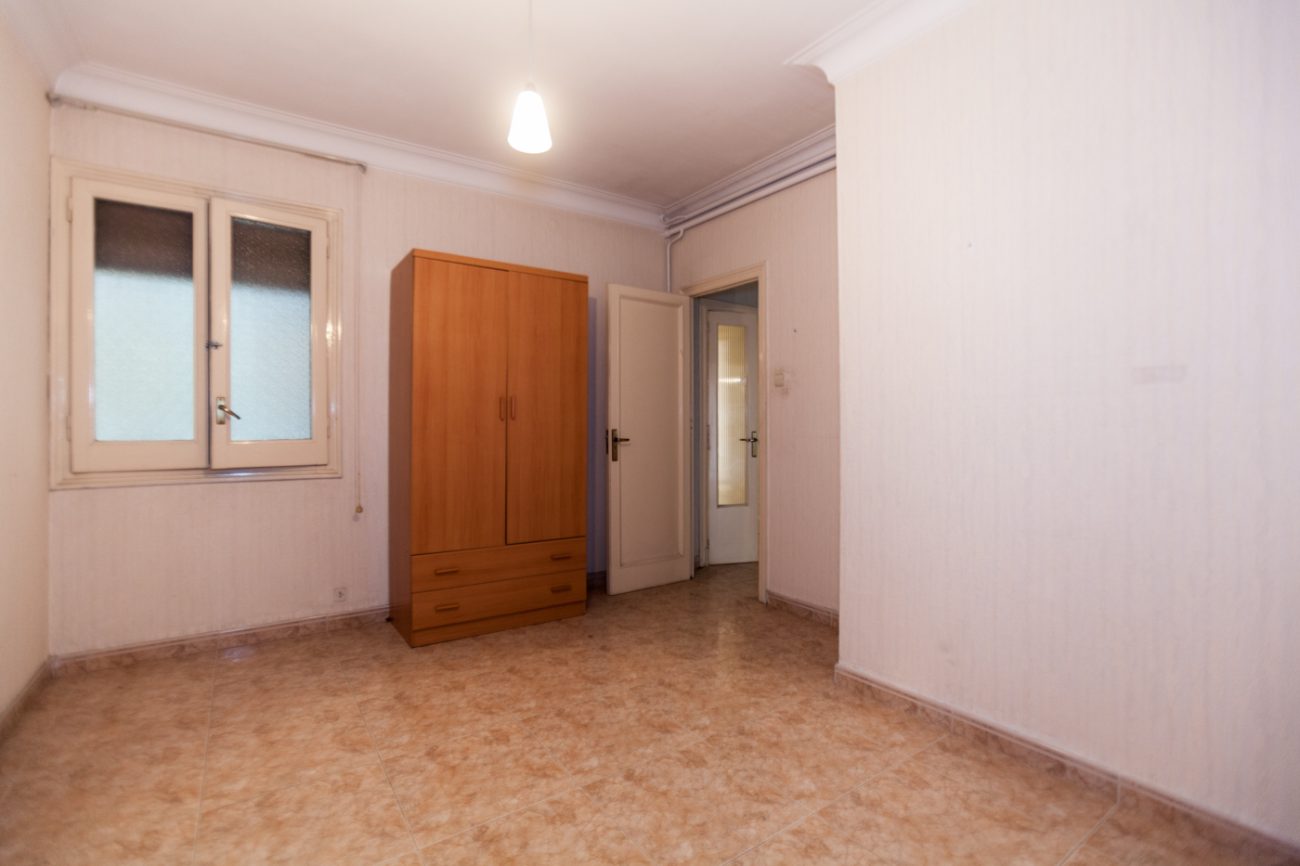 Flat to be restored for sale, great investment opportunity