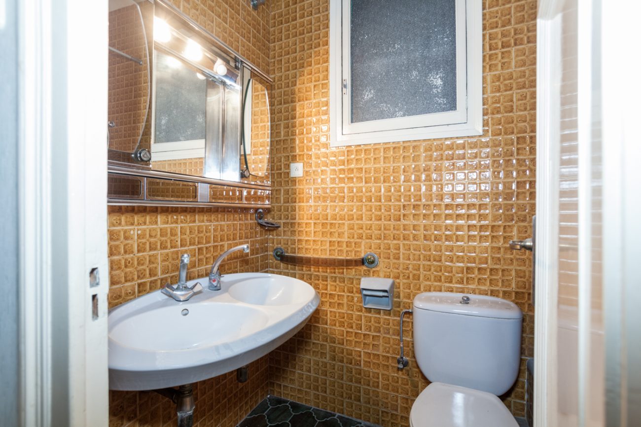 Flat to be restored for sale, great investment opportunity