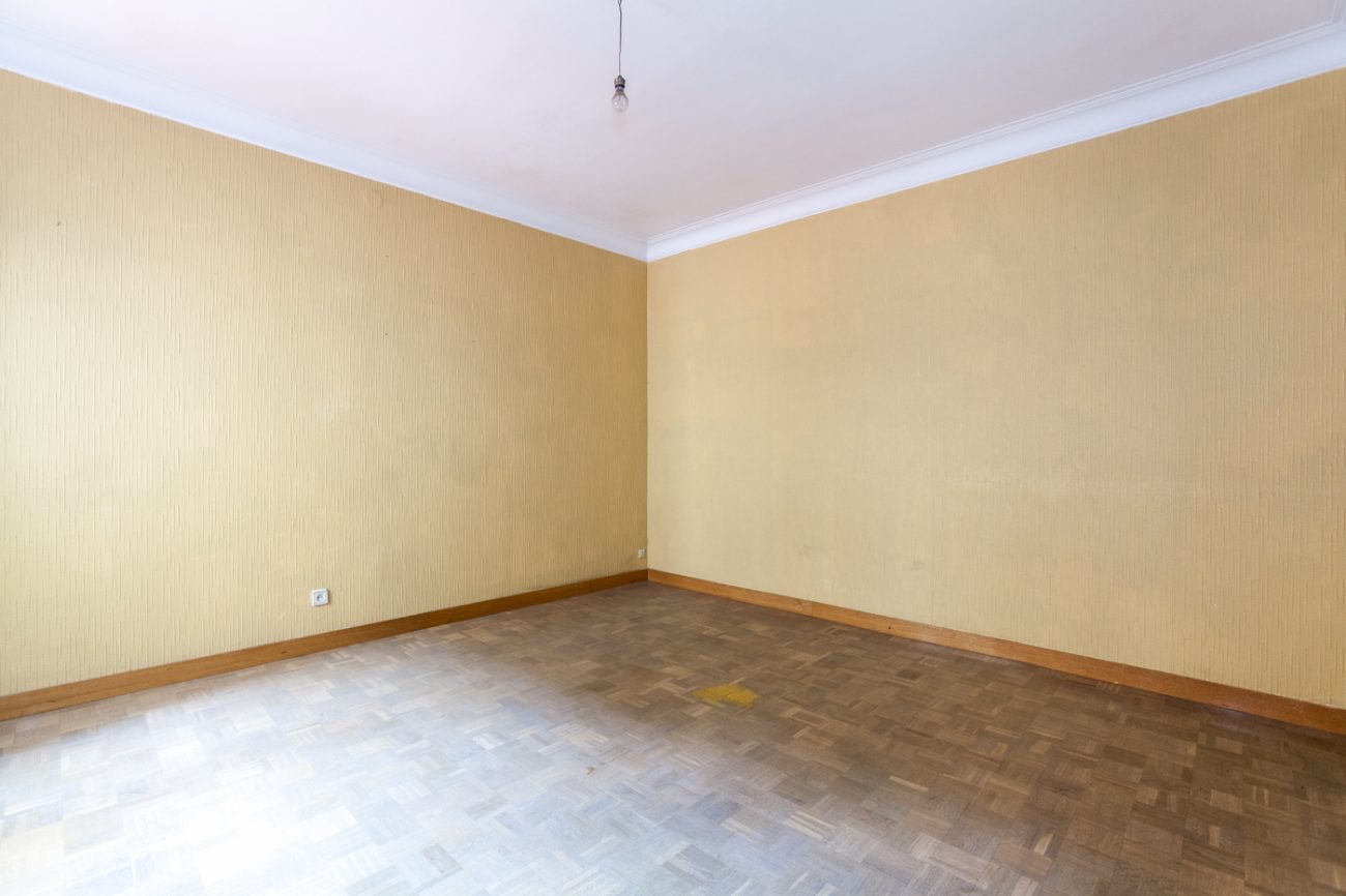 Flat to be restored for sale, great investment opportunity