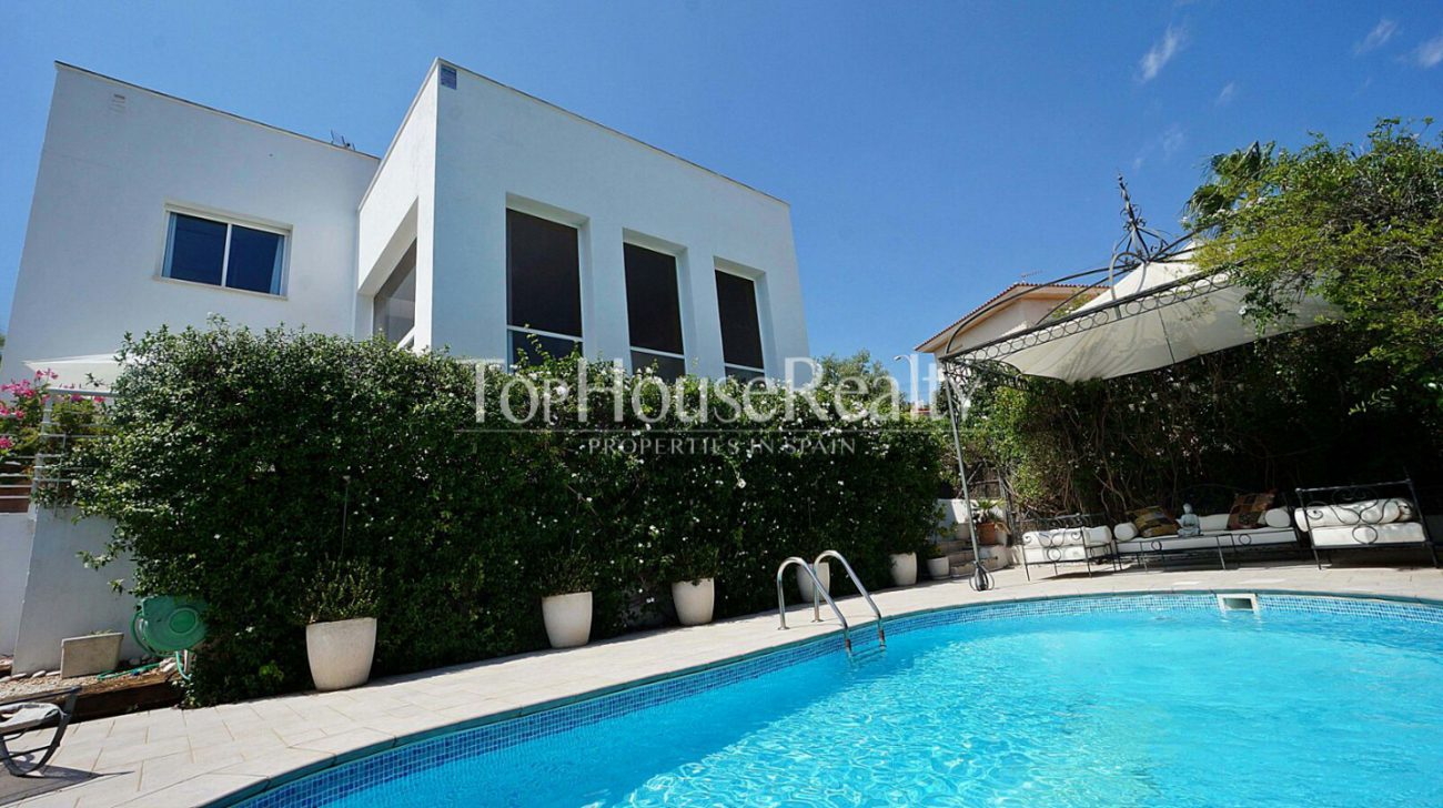 Luxury tower for sale in Sitges