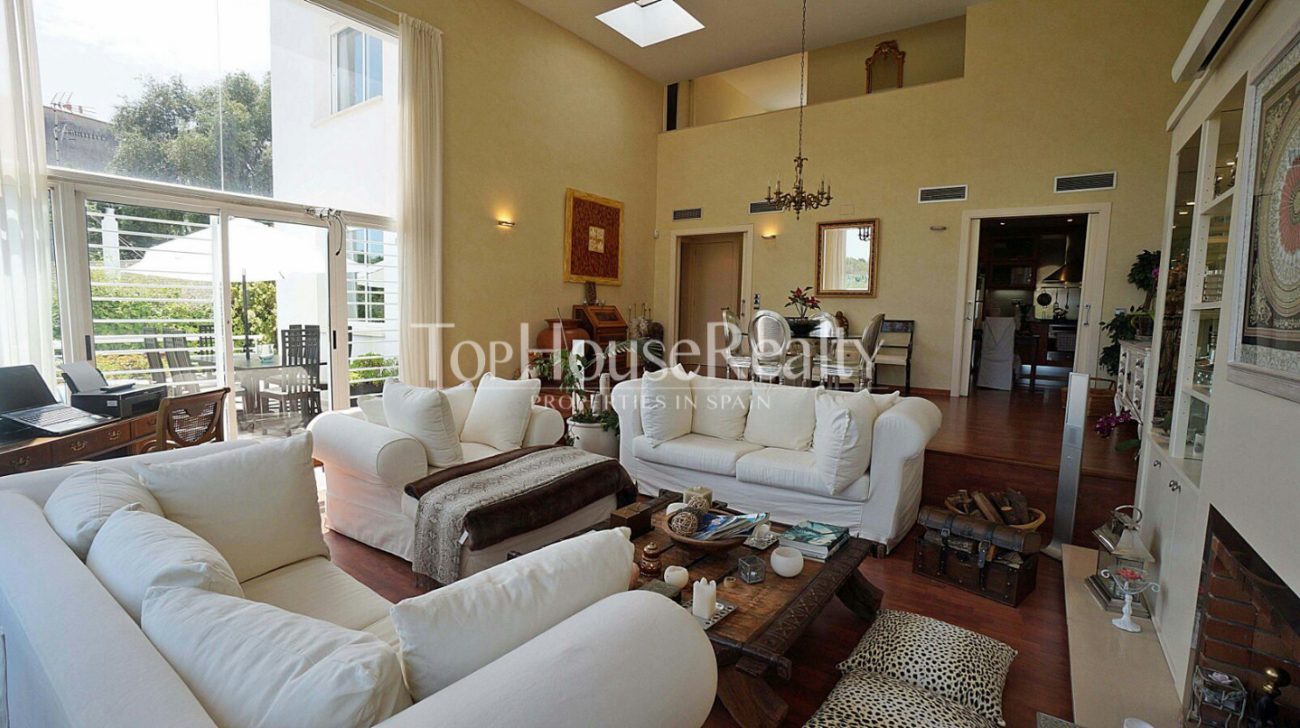 Luxury tower for sale in Sitges