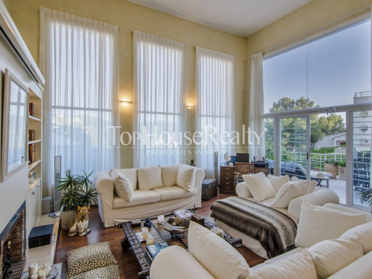 Luxury tower for sale in Sitges