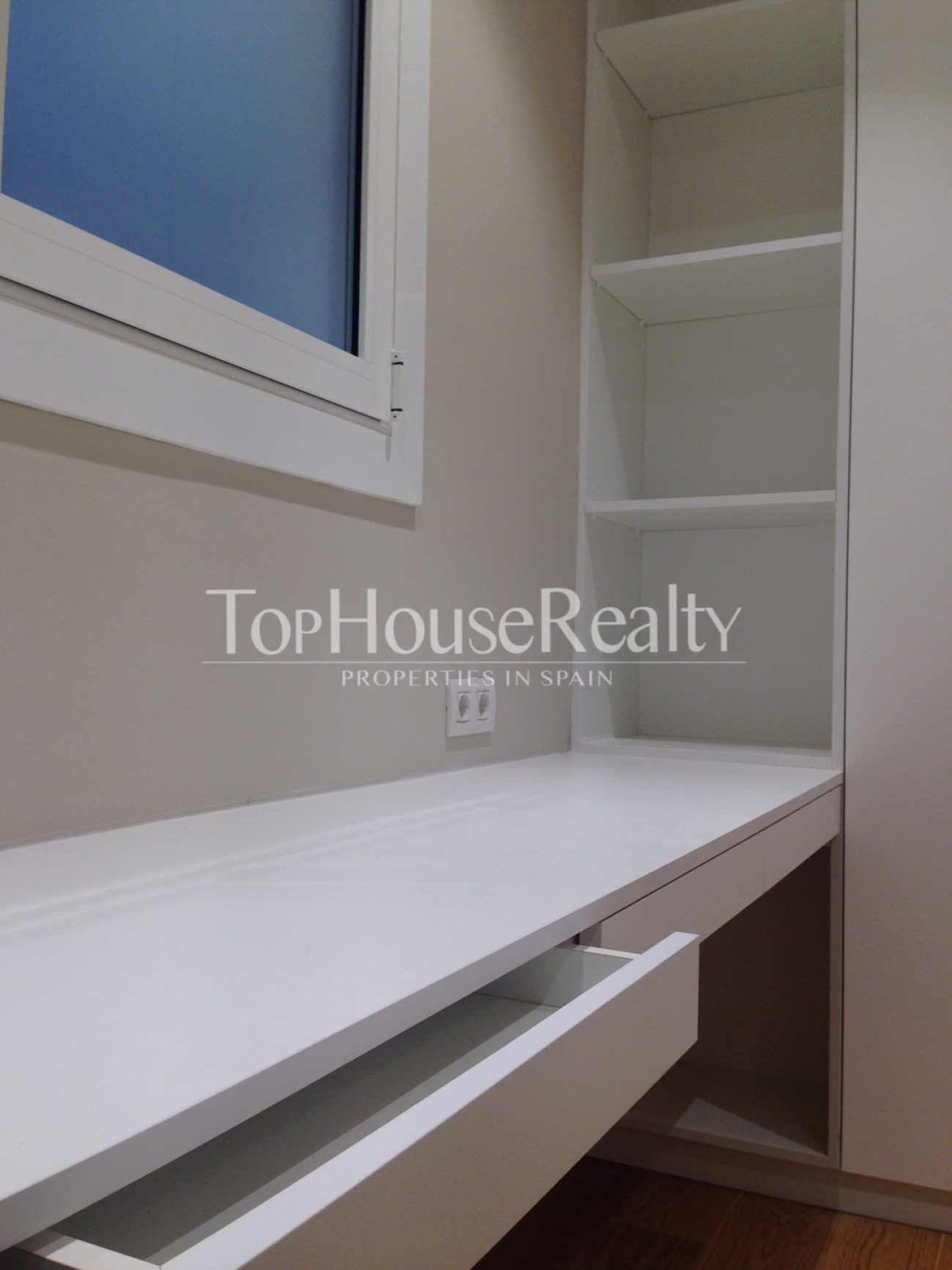 Exclusive renovated designer flat