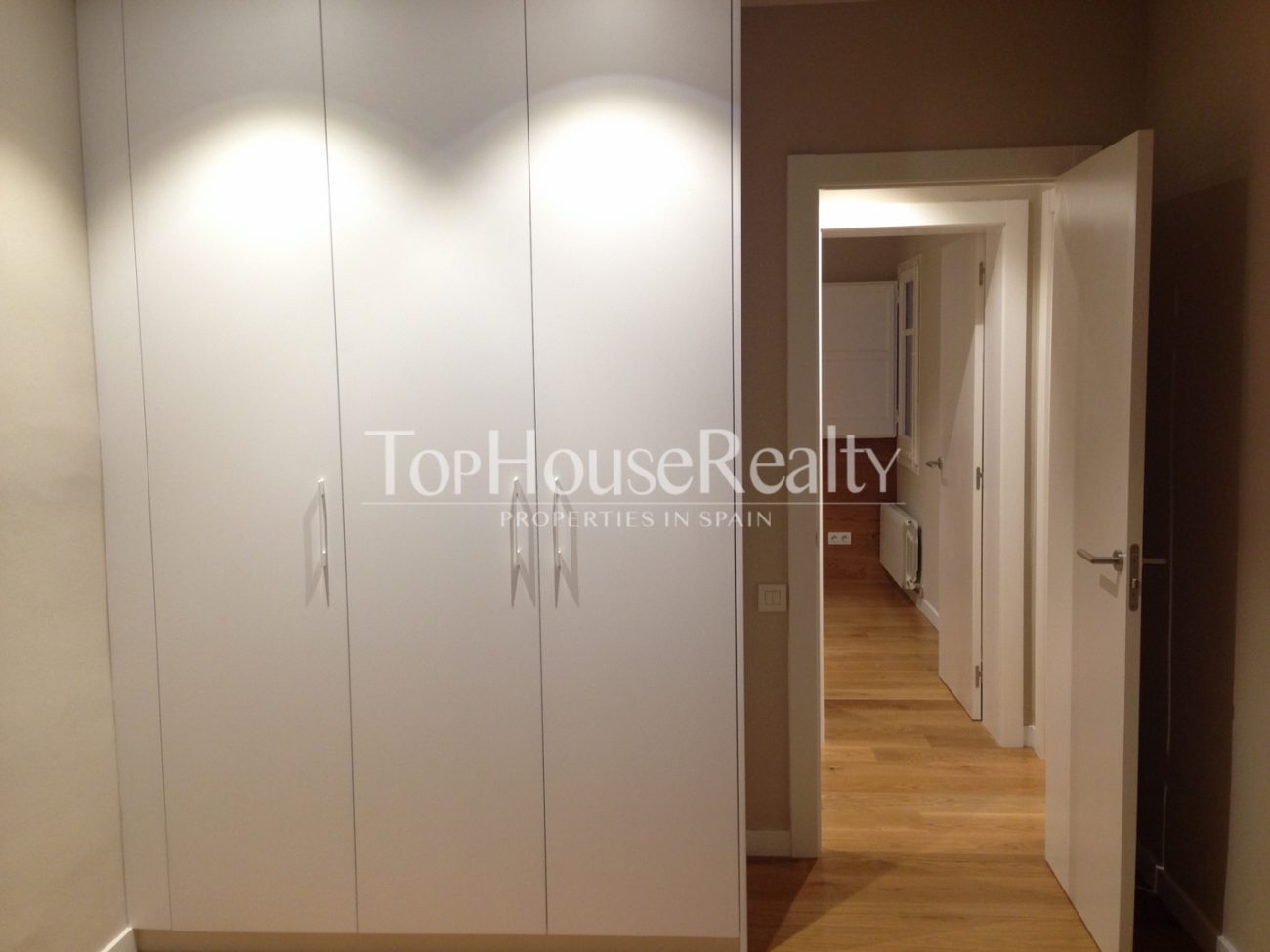 Exclusive renovated designer flat