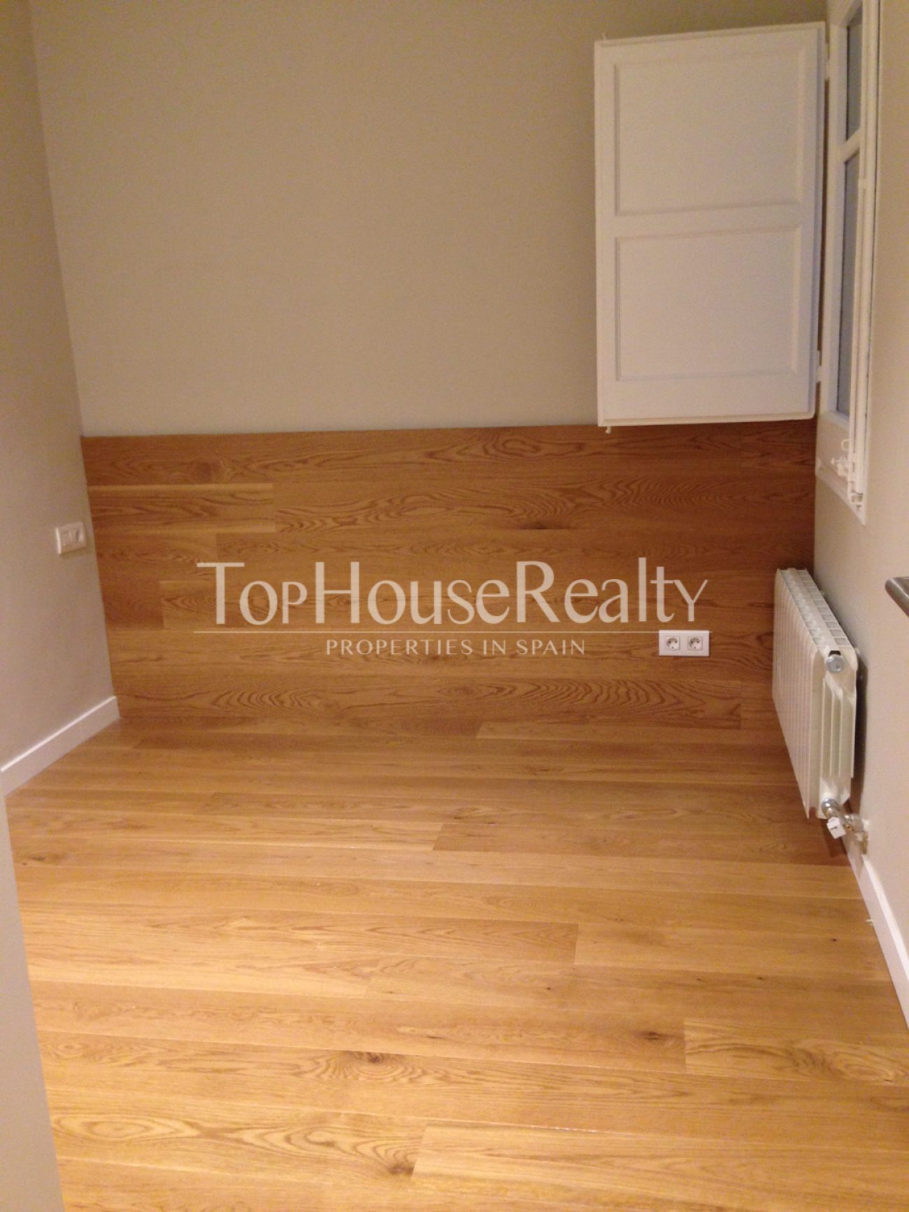 Exclusive renovated designer flat