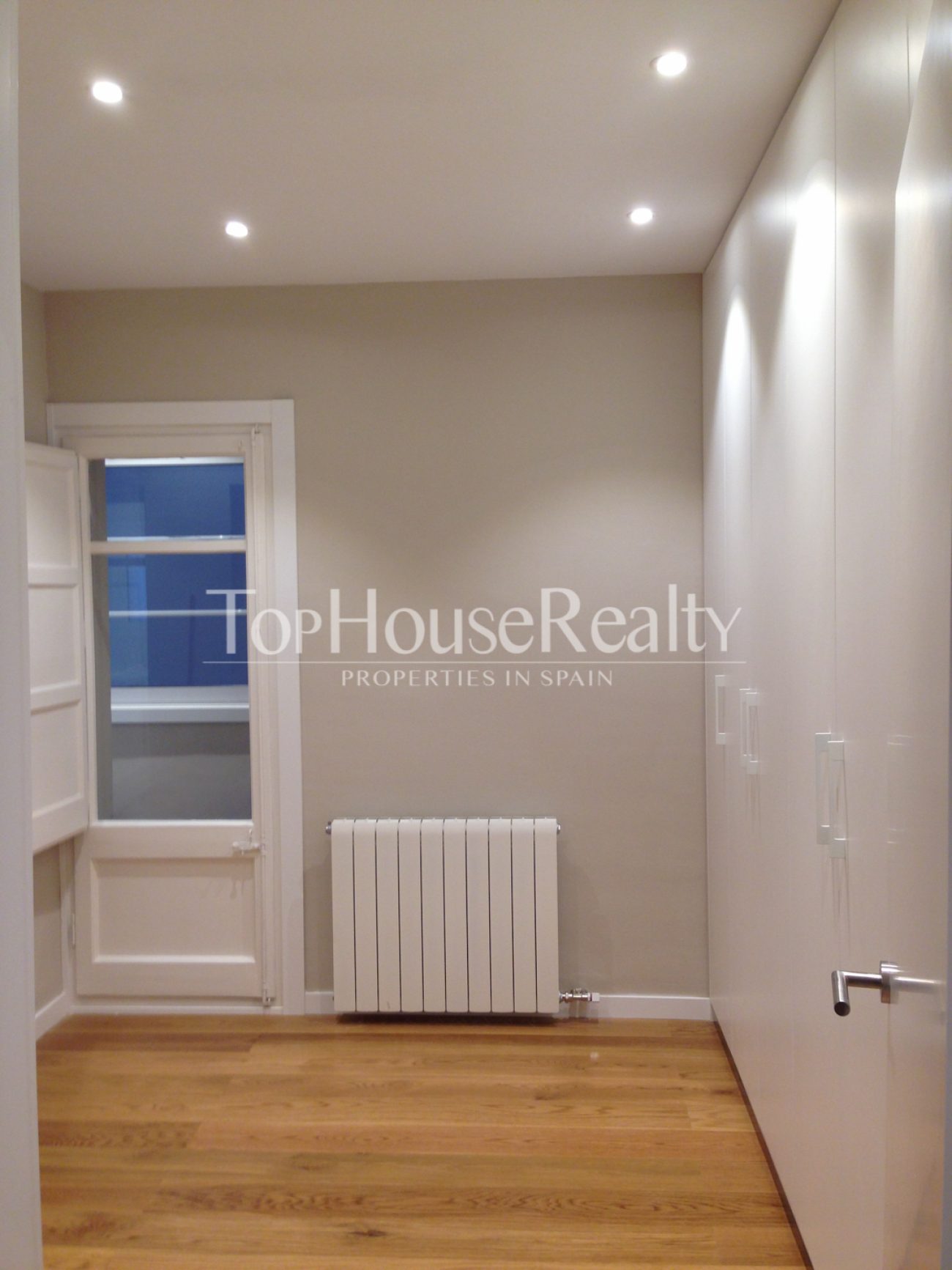 Exclusive renovated designer flat