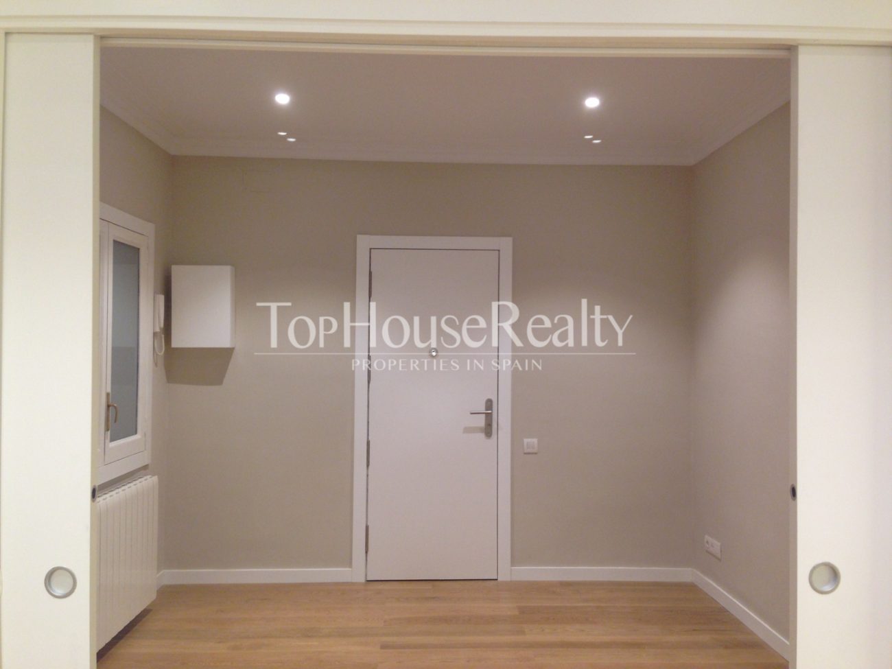 Exclusive renovated designer flat