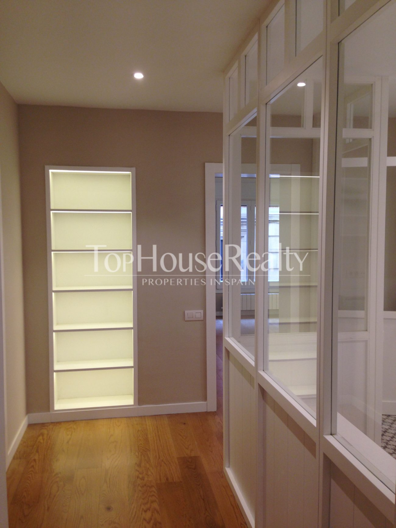 Exclusive renovated designer flat