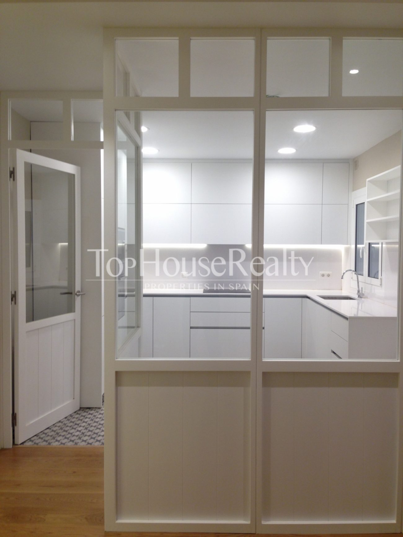 Exclusive renovated designer flat