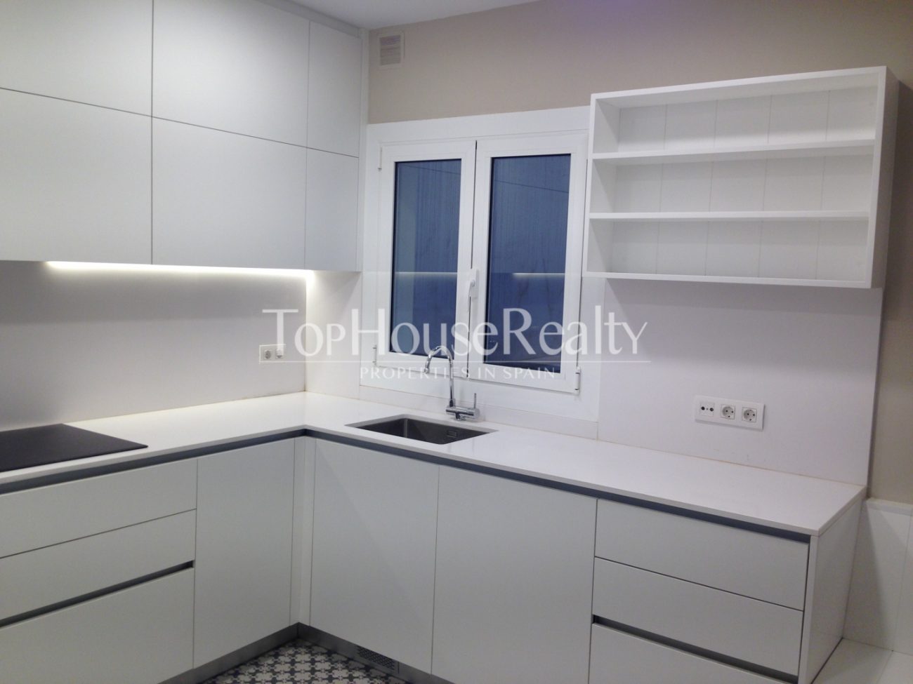 Exclusive renovated designer flat