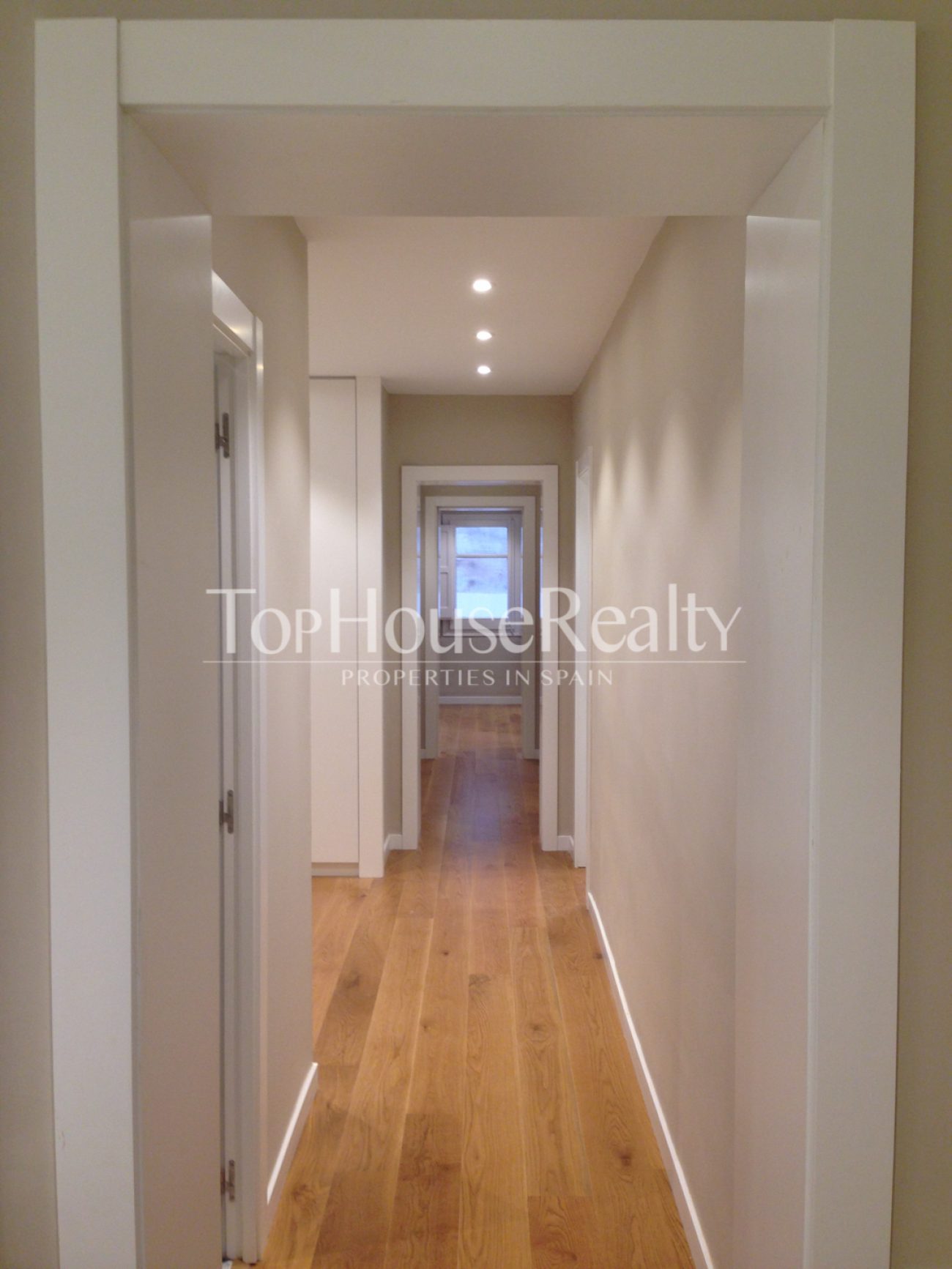 Exclusive renovated designer flat