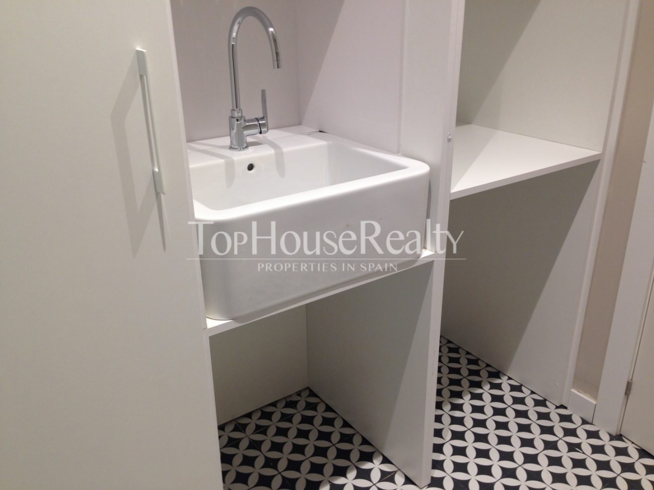Exclusive renovated designer flat