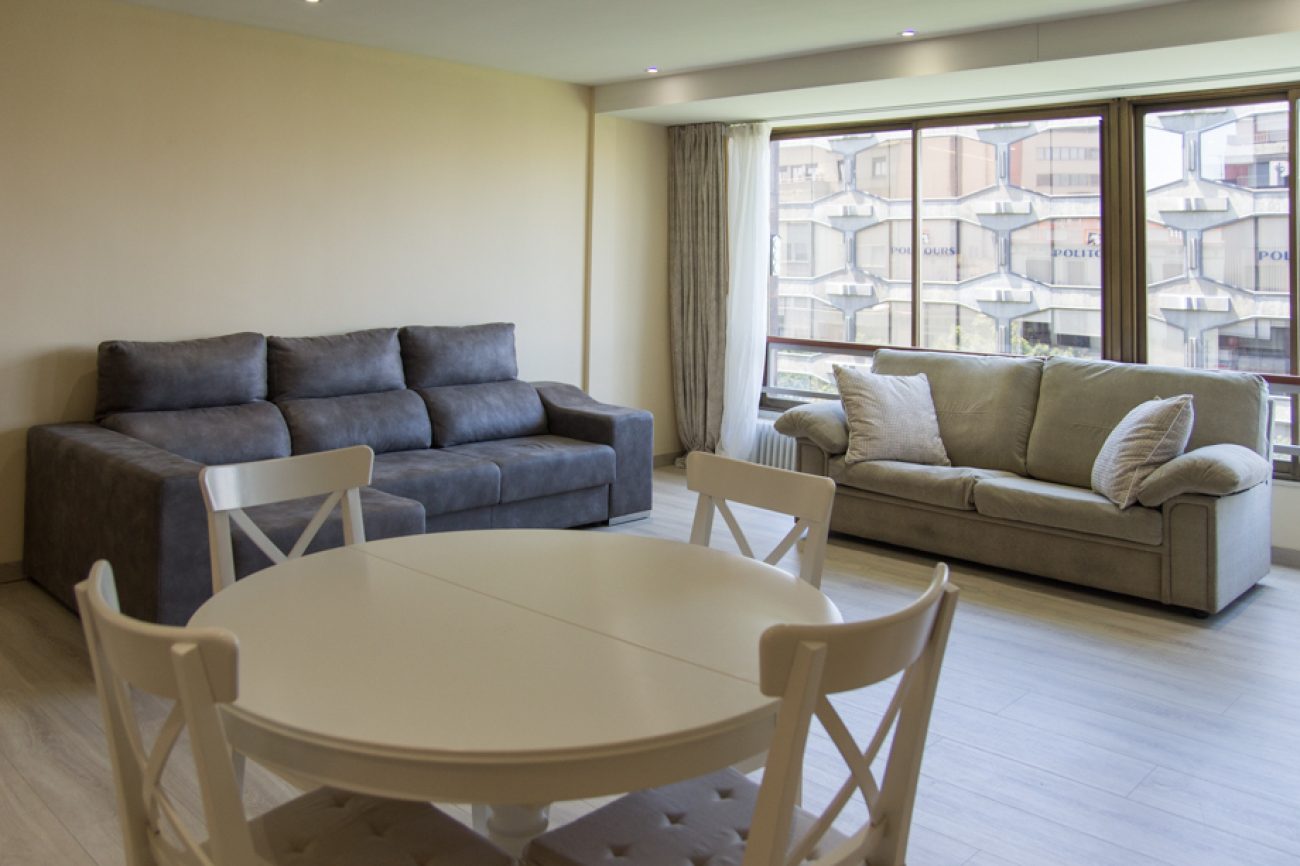 Spacious flat very close to Plaça Catalunya