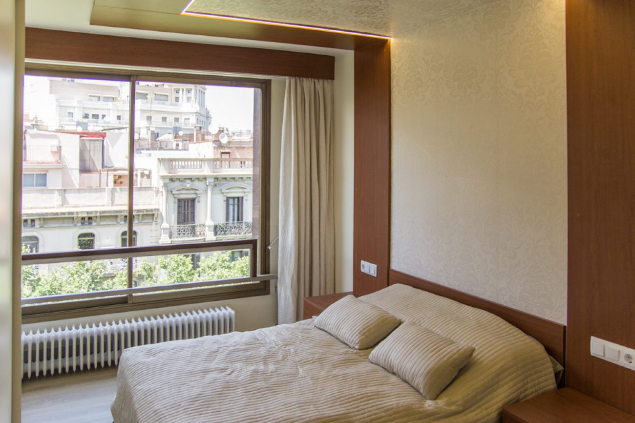 Spacious flat very close to Plaça Catalunya