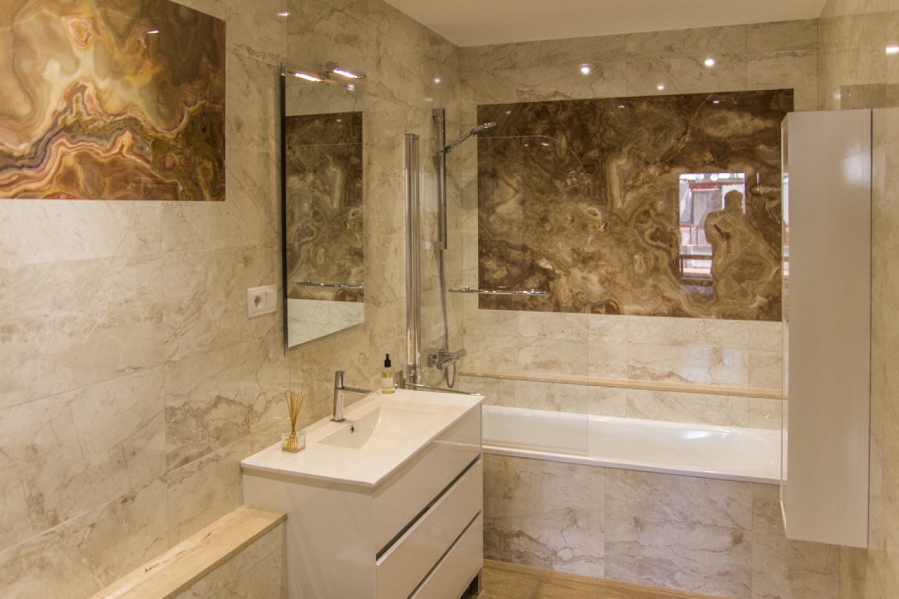 Spacious flat very close to Plaça Catalunya