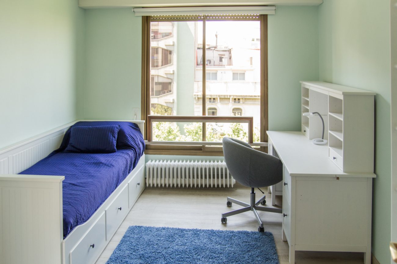 Spacious flat very close to Plaça Catalunya