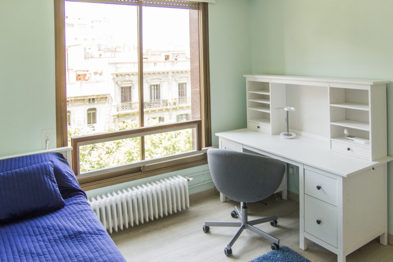 Spacious flat very close to Plaça Catalunya