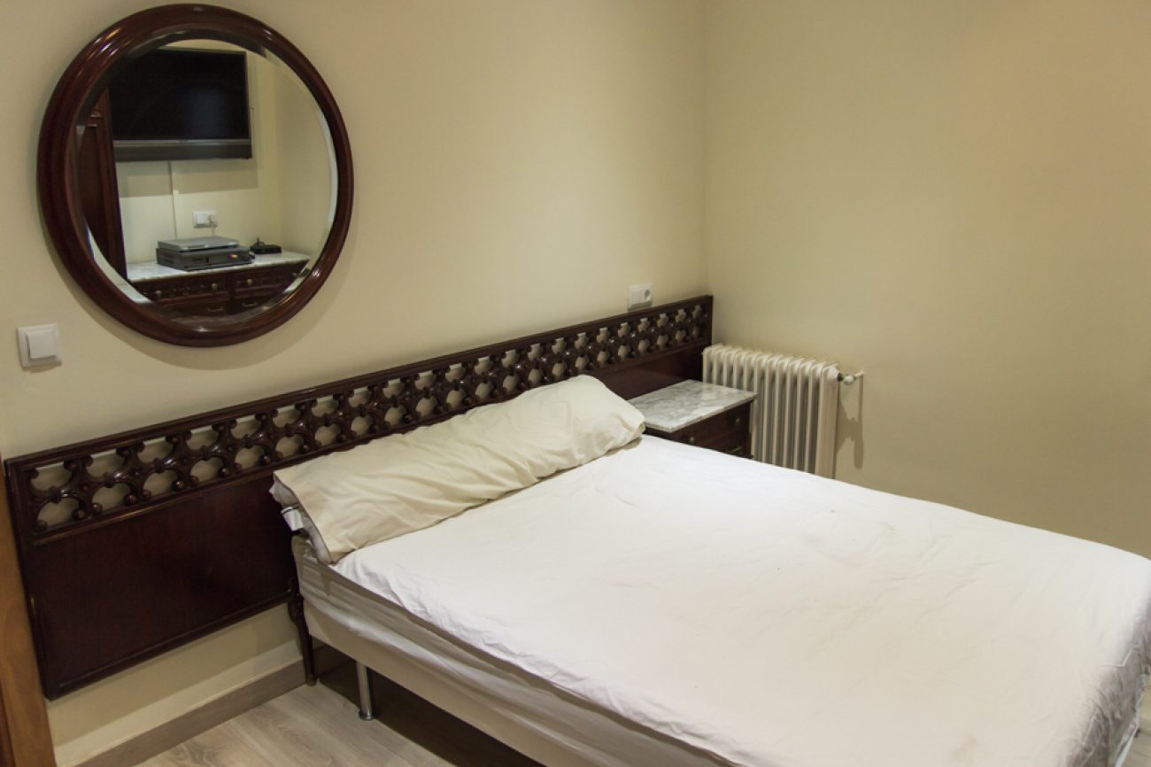 Spacious flat very close to Plaça Catalunya