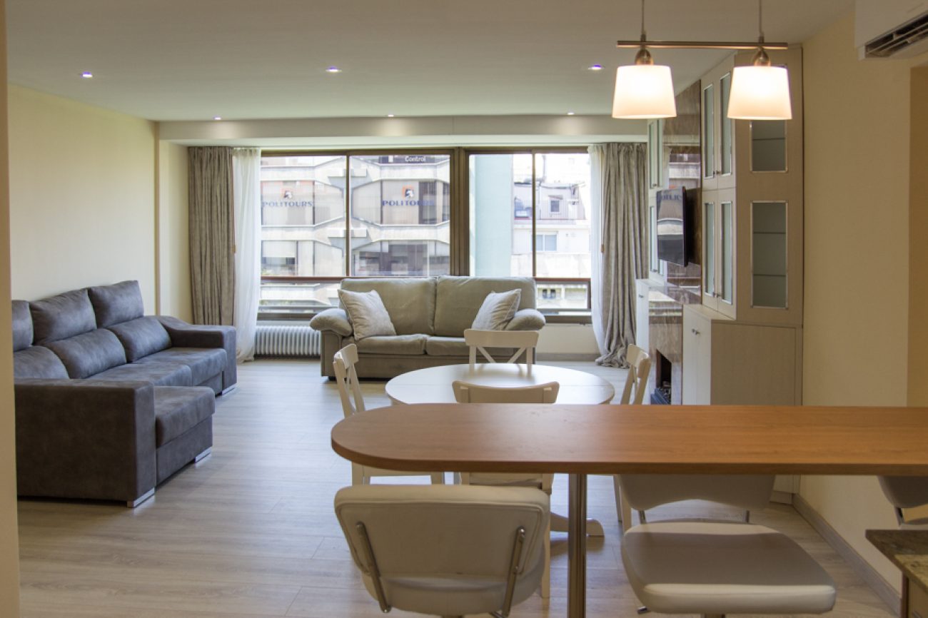 Spacious flat very close to Plaça Catalunya