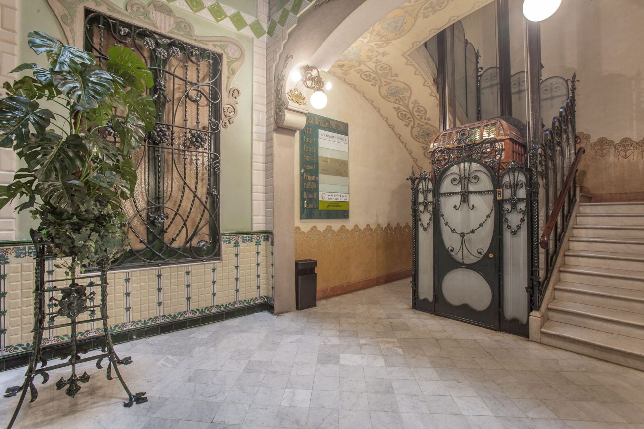 Completely renovated office in a modernist building