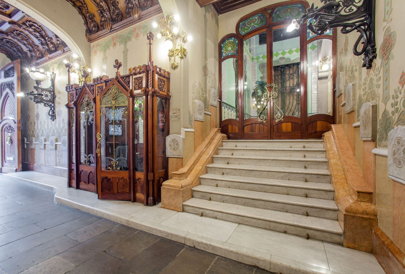 Completely renovated office in a modernist building