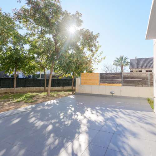 Charming Corner Townhouse Near the Sea in Sitges