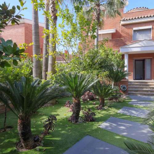 Villa in Gavà Mar — second line to the sea with private garden, pool and privacy