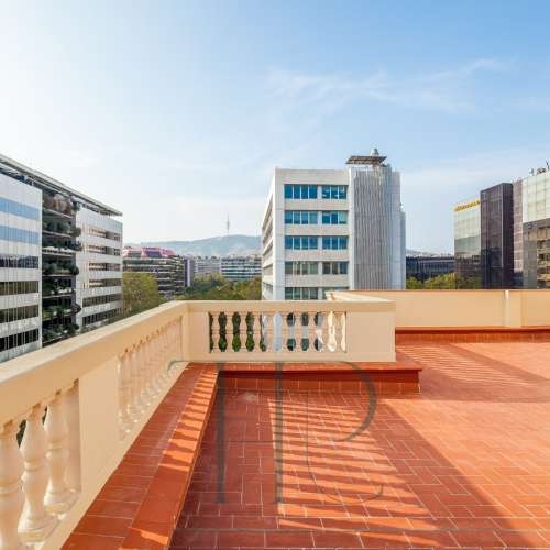 Spectacular penthouse with two large terraces and high-quality finishes