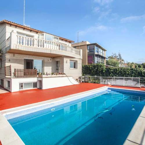 Bright house with sea views in Sitges