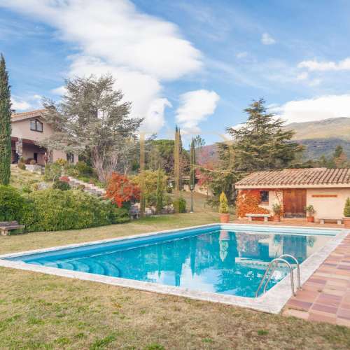 Sold: estate with pool and views in Campins