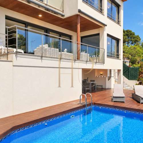 Sea-view villa in Cala Canyelles, Lloret de Mar