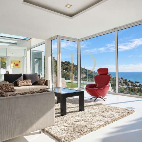 Villa for sale in Sitges with sea views and two pools