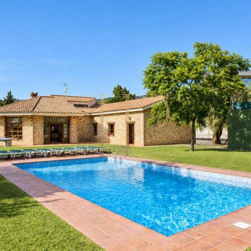 Villa for sale and rent in Llavaneres with pool