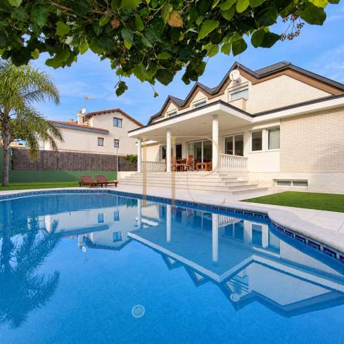 House with garden and pool in Castelldefels — Sold