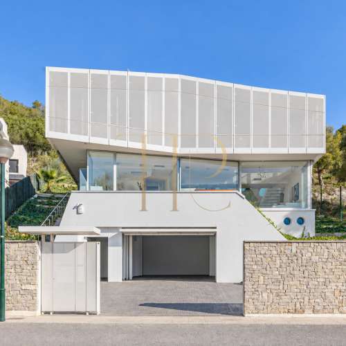 Sea-view villa in Can Girona with pool and lift