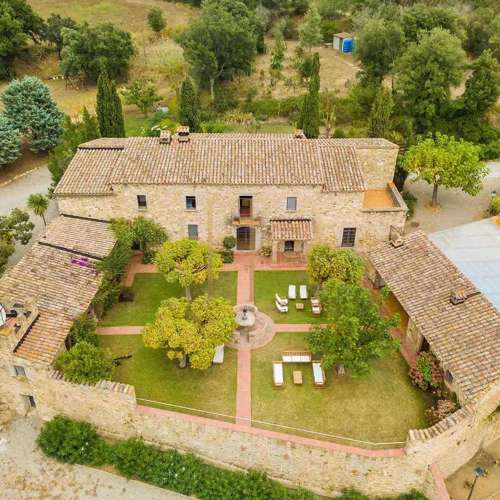 Farmhouse with covered pool and guest house in Calonge