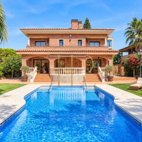 Villa for rent in Gavà Mar with a garden and pool