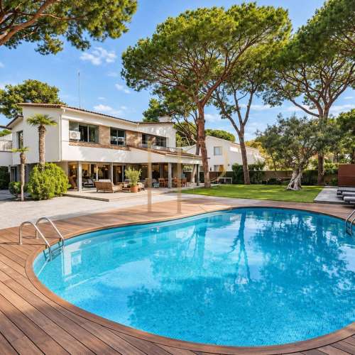 Rented villa in La Pineda, Castelldefels, with a pool