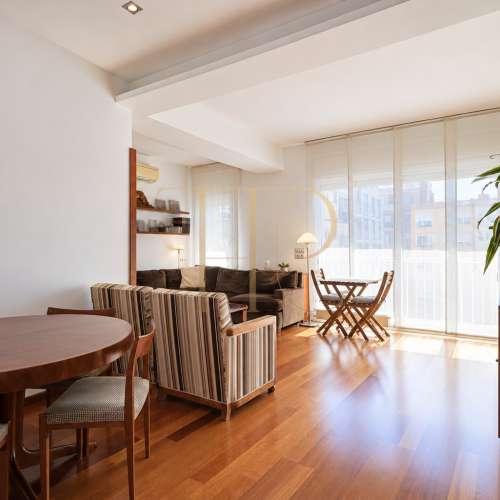 Apartment for sale on Enric Granados, Barcelona, with balcony