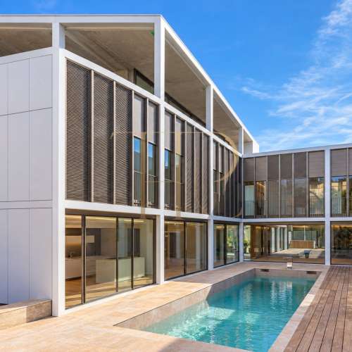 Contemporary house with pools in La Bonanova, Barcelona