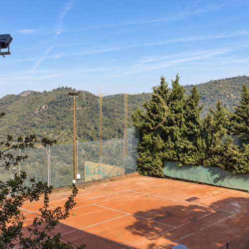 Sports complex with restaurant in Esplugues