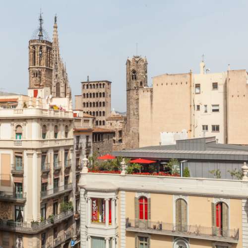 The apartment is in the heart of Barcelona, with views of the Angel Square
