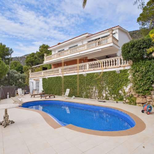 Renovated house with sea views in Castelldefels — rented