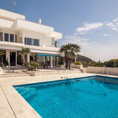 Majestic house with spectacular views of Castelldefels