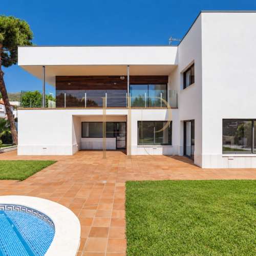 Renovated house with a pool in Montmar, Castelldefels — rented