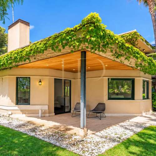 Villa Nautilus in Sitges with garden and pool