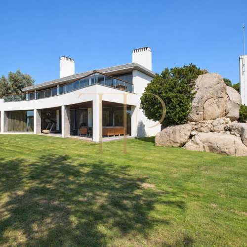 Supermaresme villa with sea views